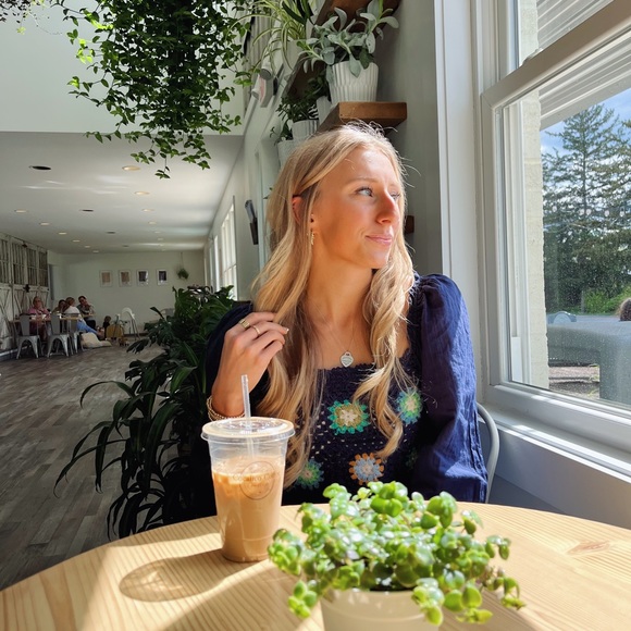 Hi! welcome to my closet✨🪩🫶🏼 - Picture 2 of 6